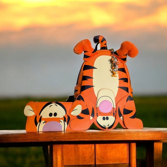 NWOT Loungefly Tigger Winnie the pooh mini backpack, Wallet, & DOORABLES CHARM! - Picture 3 of 17